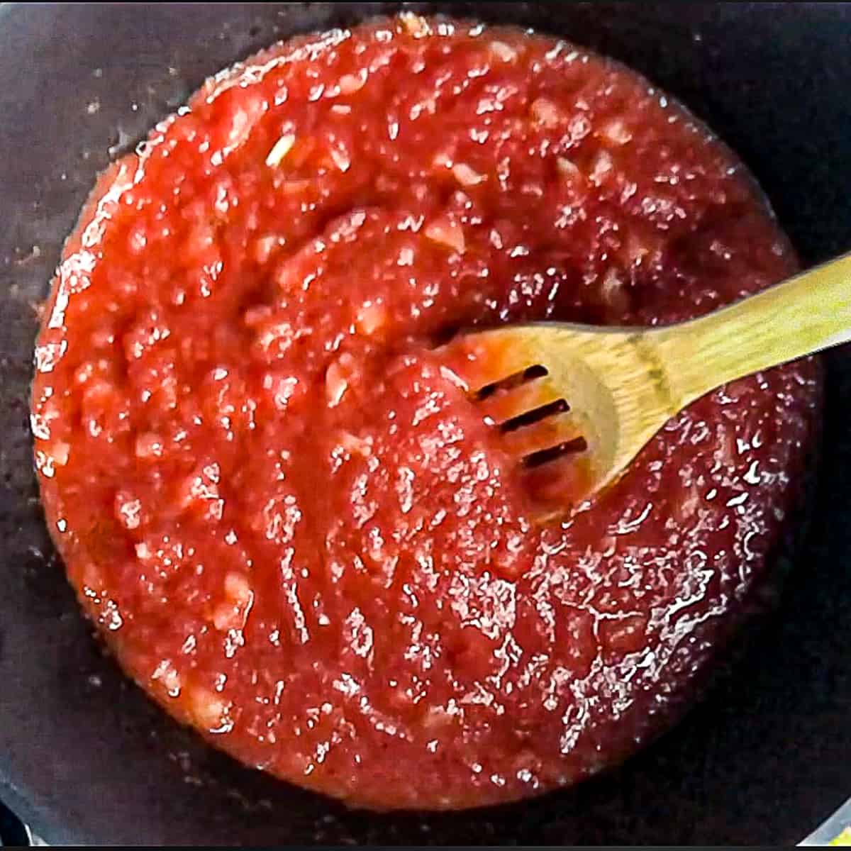 Homemade Crushed Tomato Sauce: Make Ahead, Freeze & Meal Prep Guide