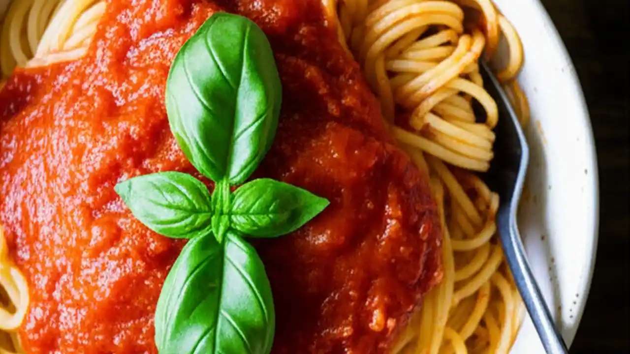 Quick 30-Minute Crushed Tomato Sauce: Easy Homemade Pasta Flavor